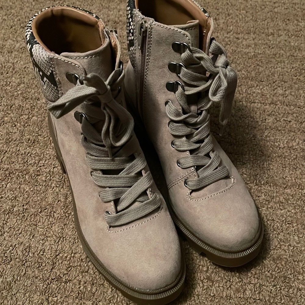 Universal Thread tan boots. Size 8 1/2. New!